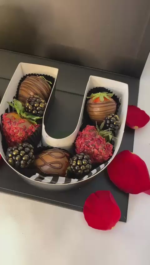luxury chocolate-covered strawberries with gold leaf Zürich